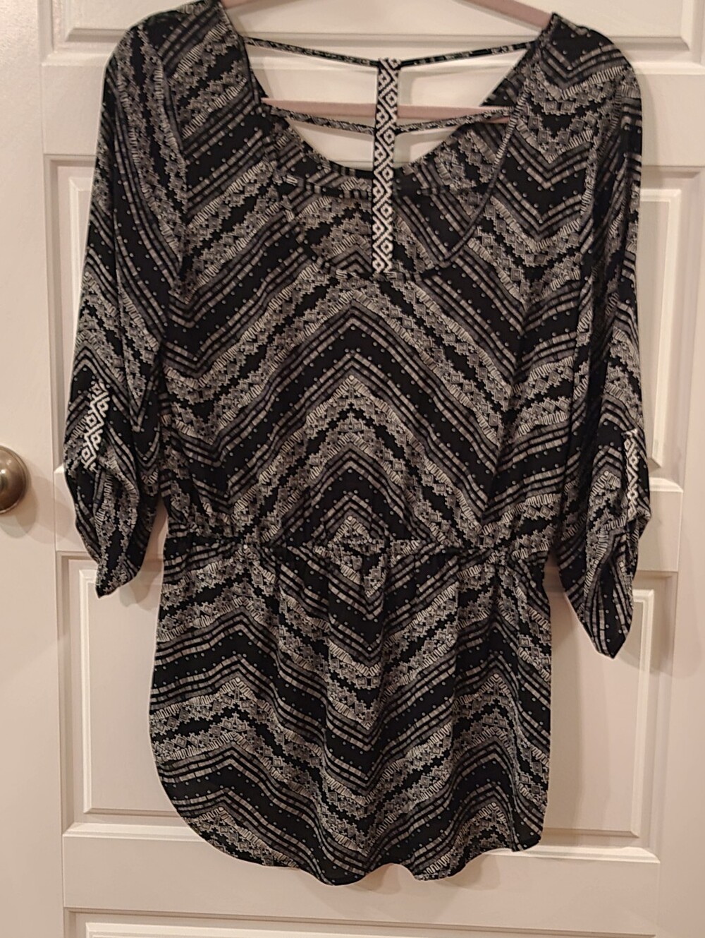 Maurices Black Patterned V‑Neck Blouse Size Small Great Condition - Picture 12 of 16